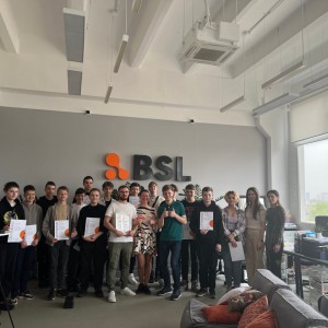 Наши резиденты проходят стажировку в IT-компании BSL - КИБЕРшкола программирования для детей, компьютерные курсы для школьников, начинающих и подростков - KIBERone г. Емельяново