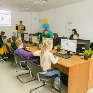 Новый класс в развлекательном центре города Томска! Скоро открытие! - КИБЕРшкола программирования для детей, компьютерные курсы для школьников, начинающих и подростков - KIBERone г. Емельяново